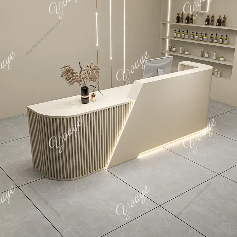 Q Italian Style Clothing Store - Office Furniture Store recension och pris
