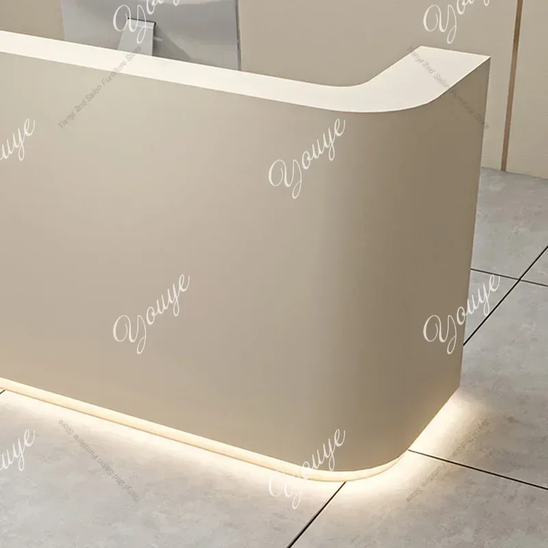 Q Italian Style Clothing Store - Office Furniture Store recension och pris